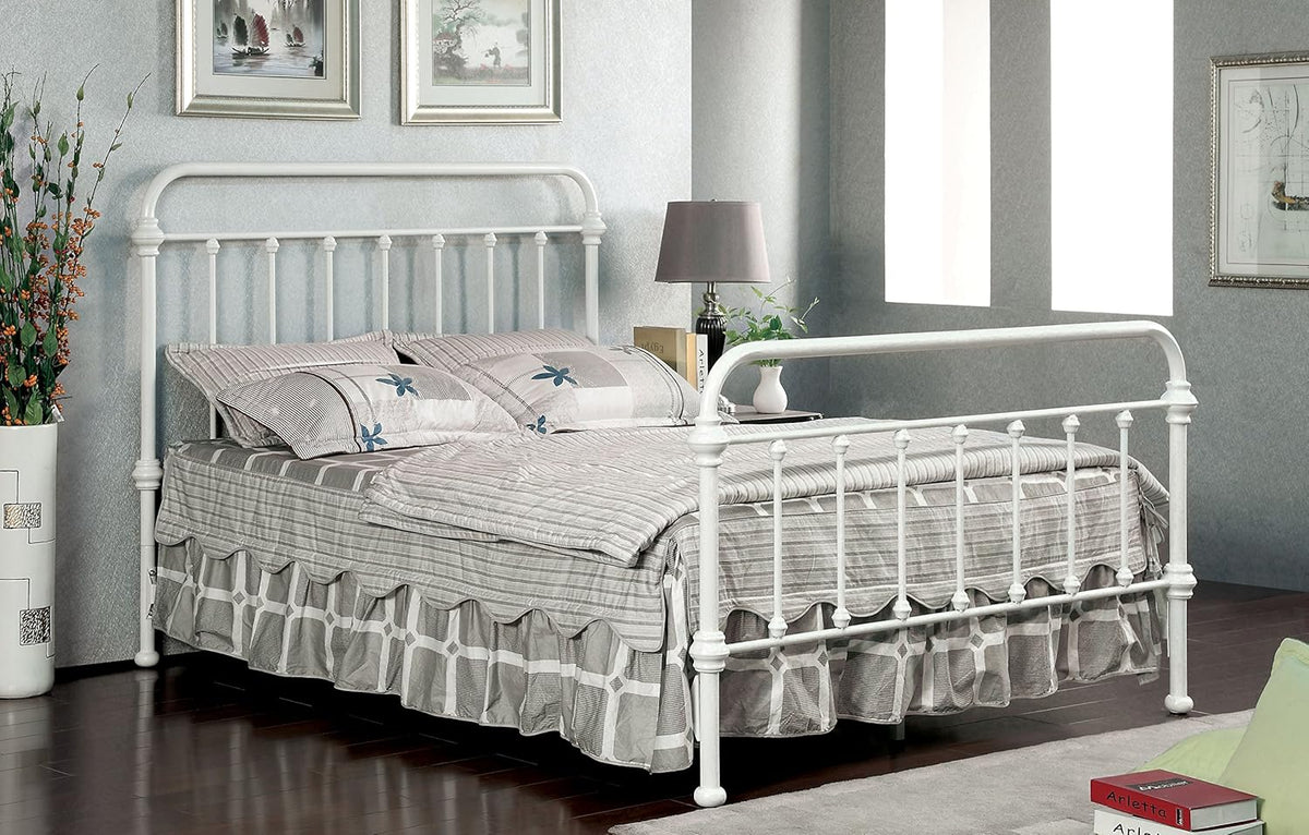 Vintage White Metal California King Spindle Bed K532