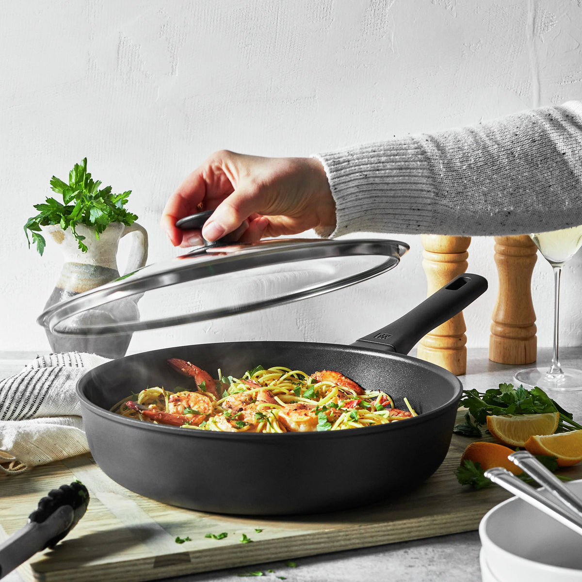 4 Qt. Aluminum Non-Stick Sauté Pan with Lid P204