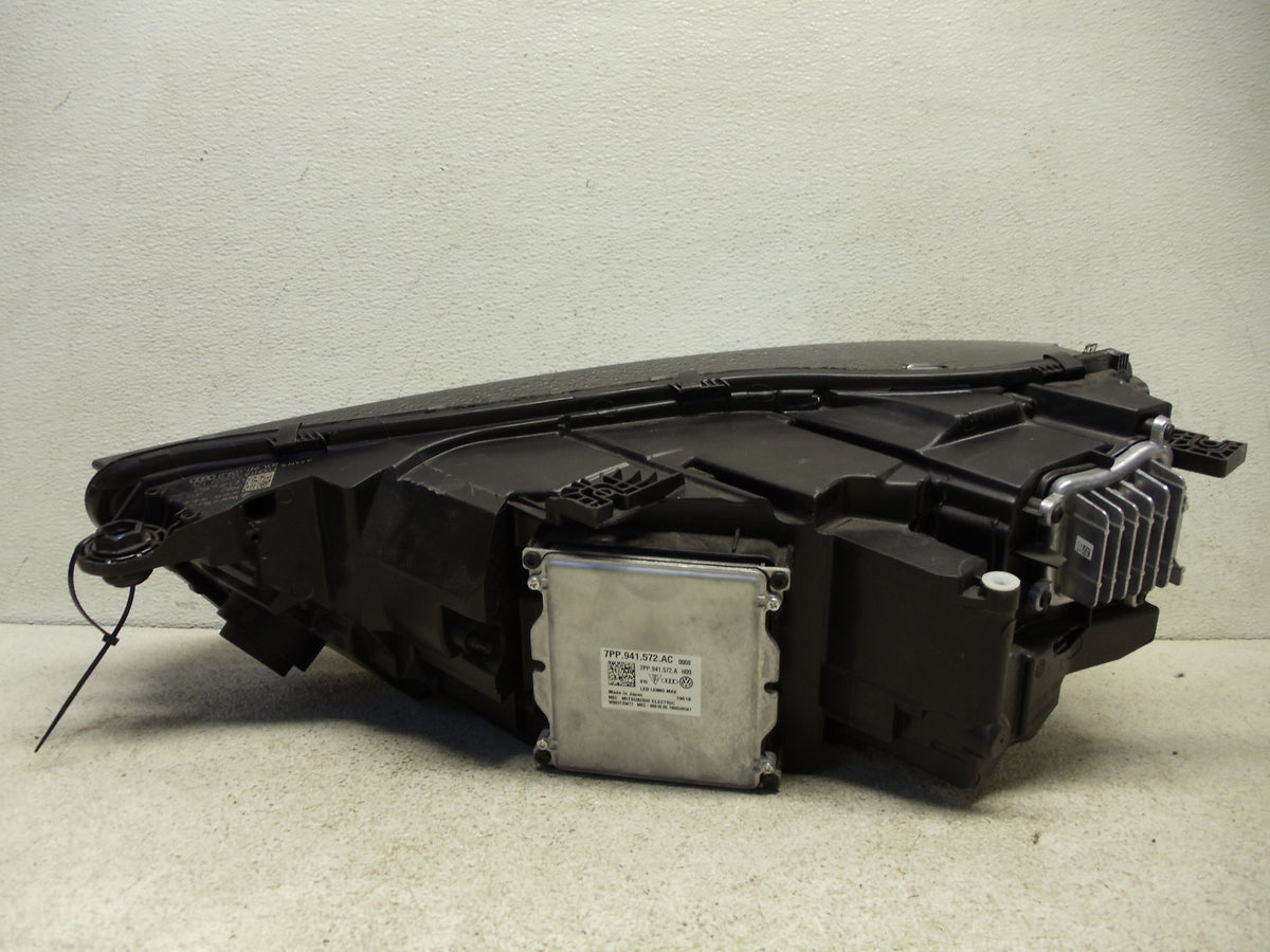 Passenger Xenon Head Light Assembly J40568