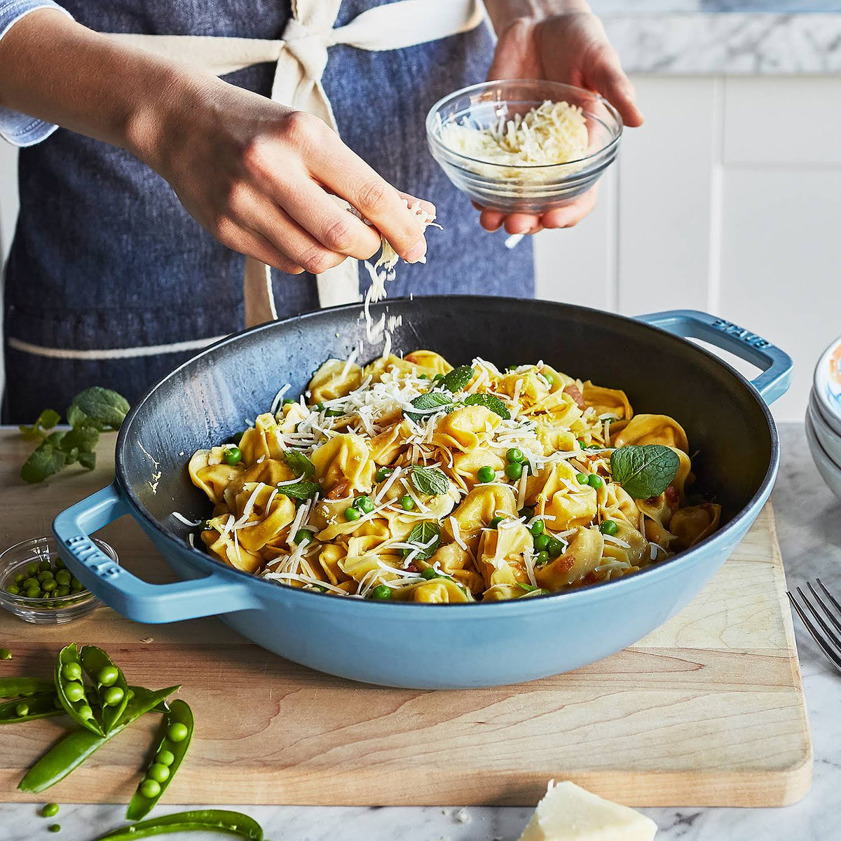 Cast Iron 4.5-qt Pan Black Matte V102718